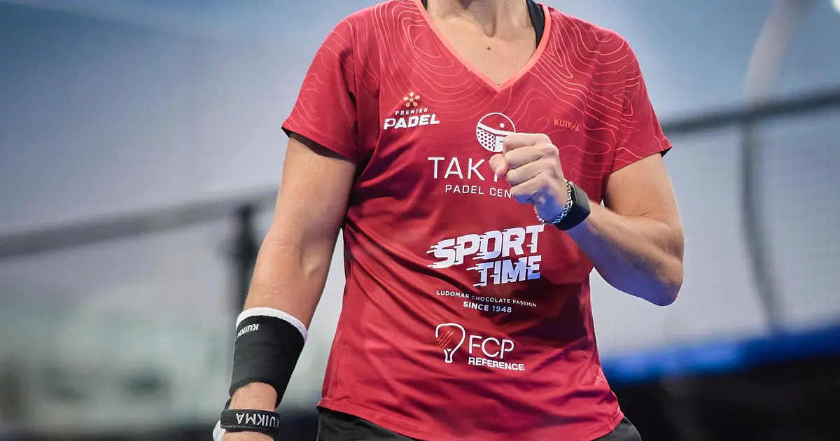Padel in de VAE — De padelhub van het Midden-Oosten (gids 2026)