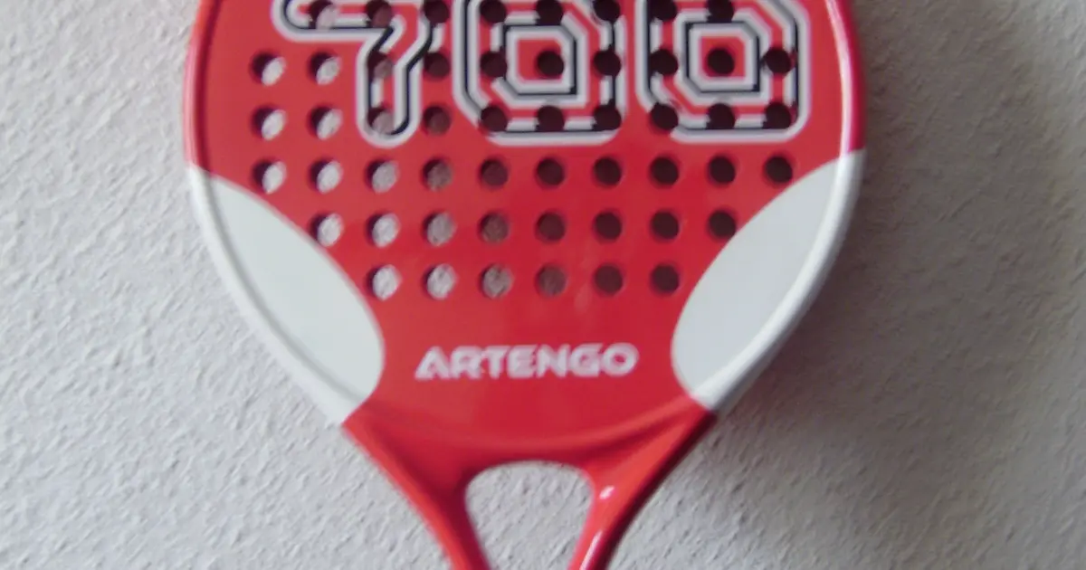 Carbon fibre vs fibreglass padel rackets — understanding the key material differences