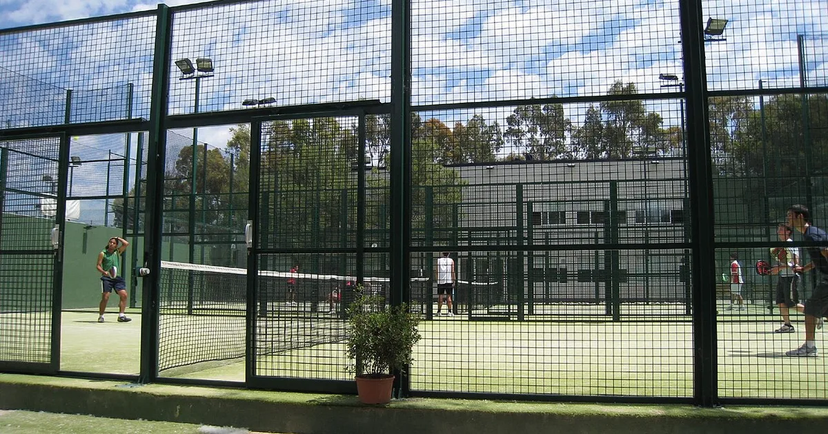 Is padel makkelijker dan tennis? Vergelijking leercurve